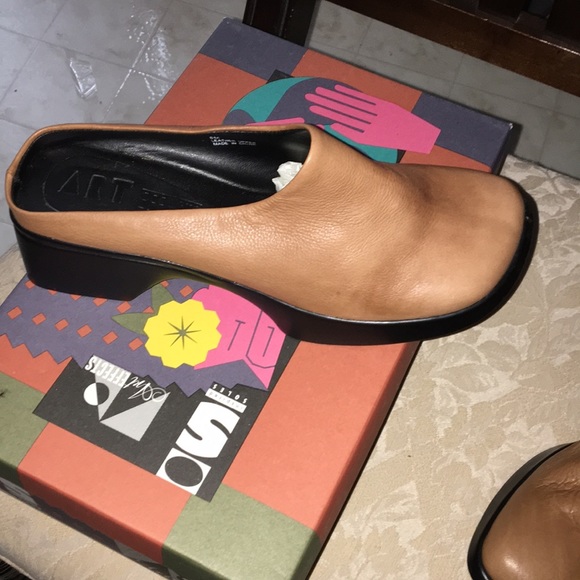 Carmel Colored Leather Shoes by Art Effects. Size 8 & 9 - Picture 2 of 3